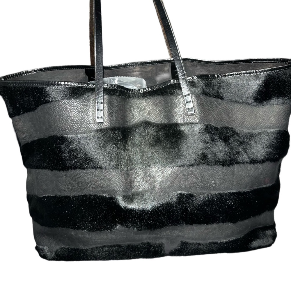 🚨 Beautiful FENDI Tote 🚨